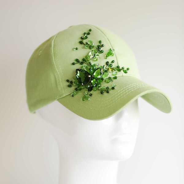 Кепка с вышивкой мини