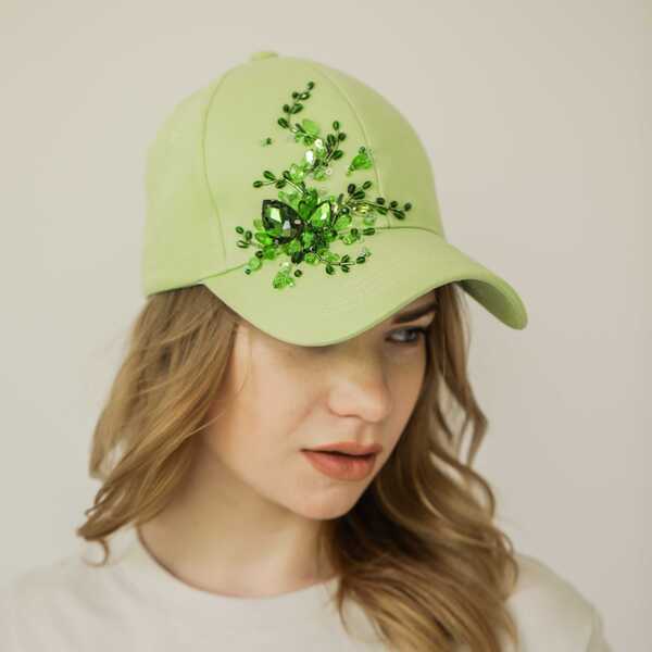 Кепка с вышивкой мини