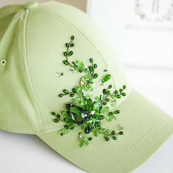 Кепка с вышивкой мини