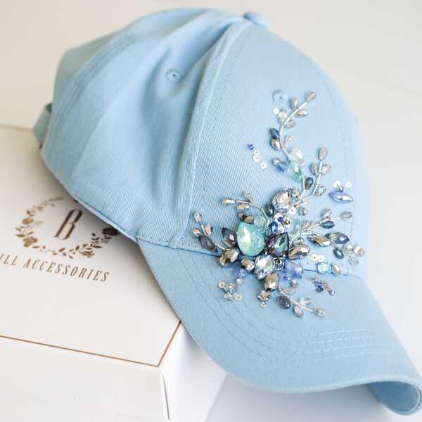 Кепка с вышивкой minimal