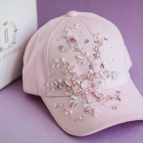 Кепка с вышивкой