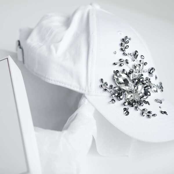 Кепка с вышивкой мини