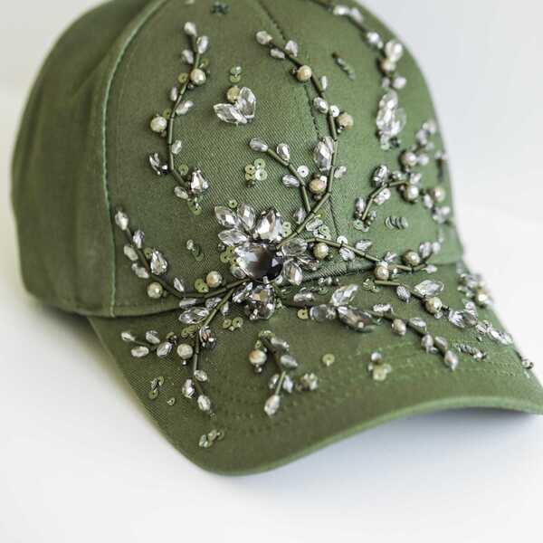 Кепка с вышивкой