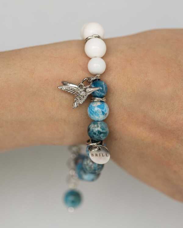 Колибри в синем апатите