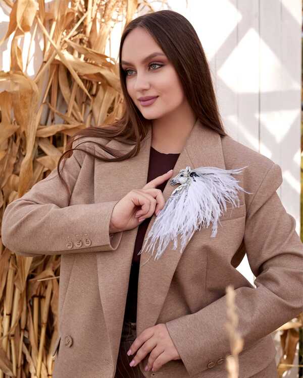 Лошадка Искра с гривой