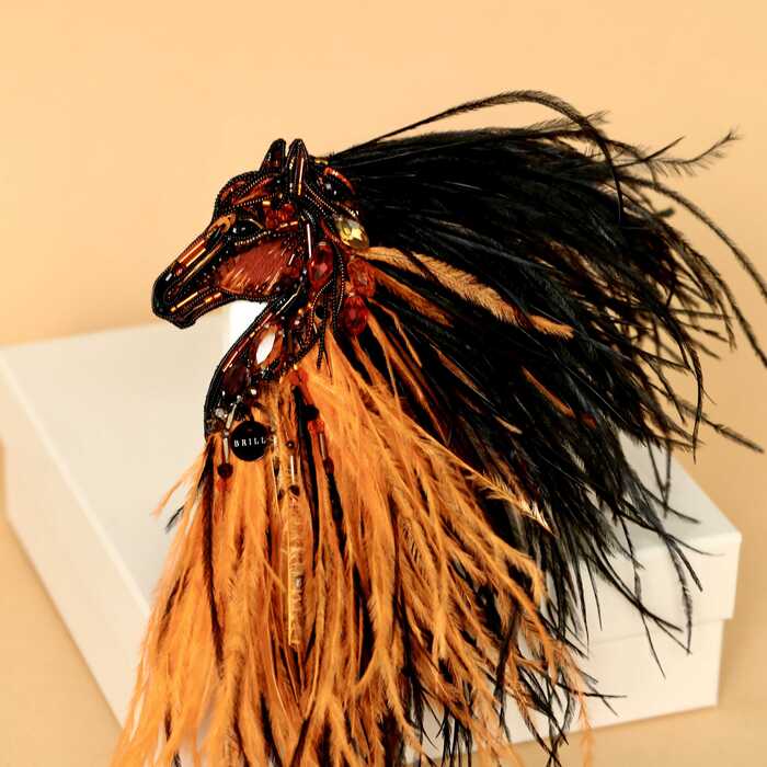 Лошадка Искра с гривой