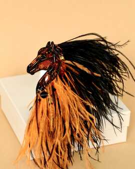 Лошадка Искра с гривой