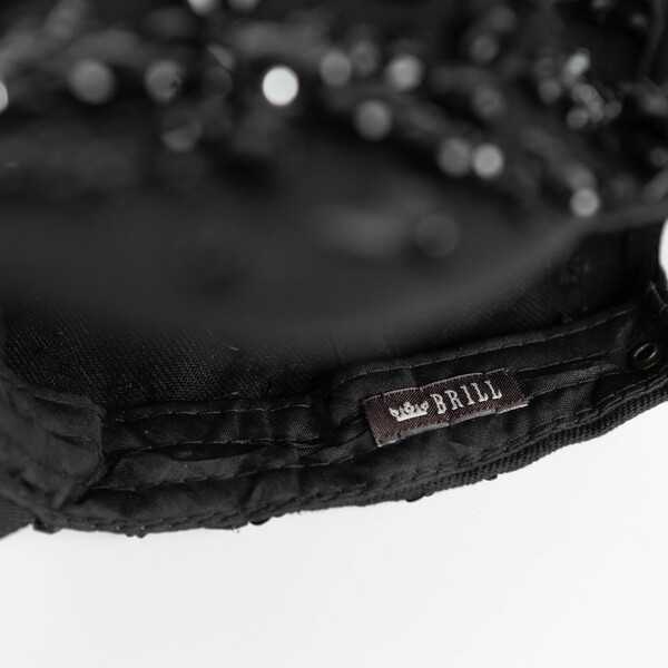 Кепка с массивной вышивкой 