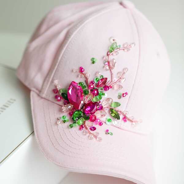Кепка с вышивкой мини