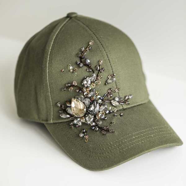 Кепка с вышивкой мини