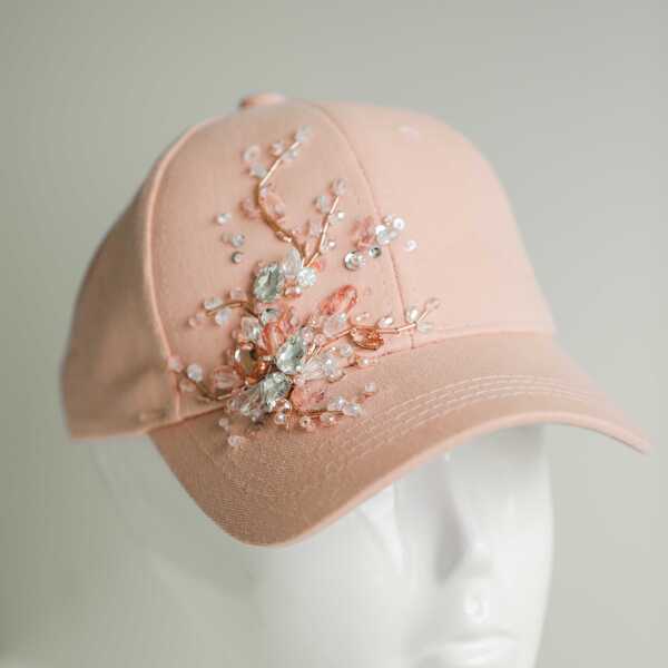 Кепка с вышивкой minimal