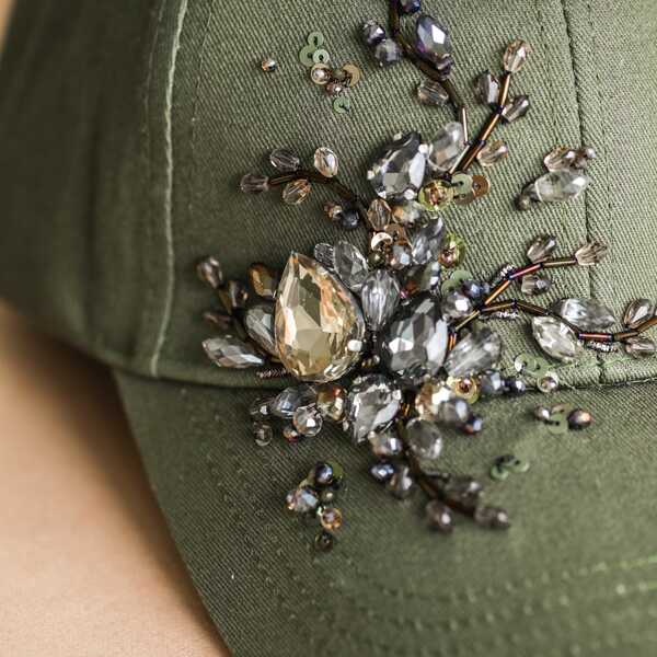 Кепка с вышивкой мини