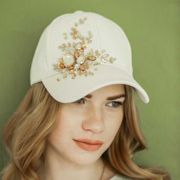 Кепка с вышивкой minimal