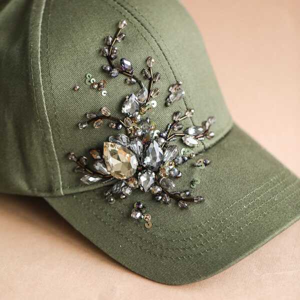 Кепка с вышивкой мини