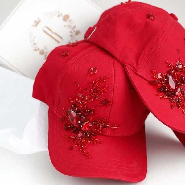 Кепка с вышивкой мини