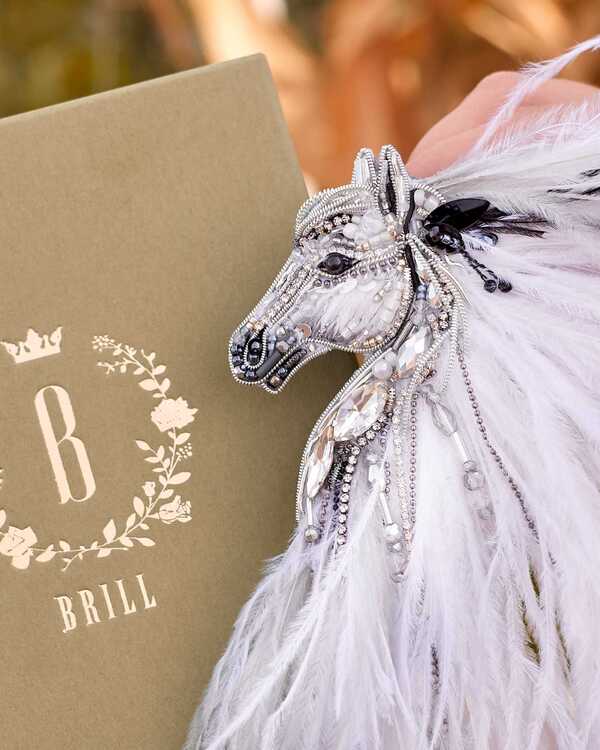 Лошадка Искра с гривой