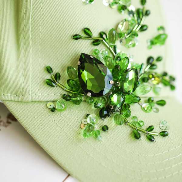 Кепка с вышивкой мини