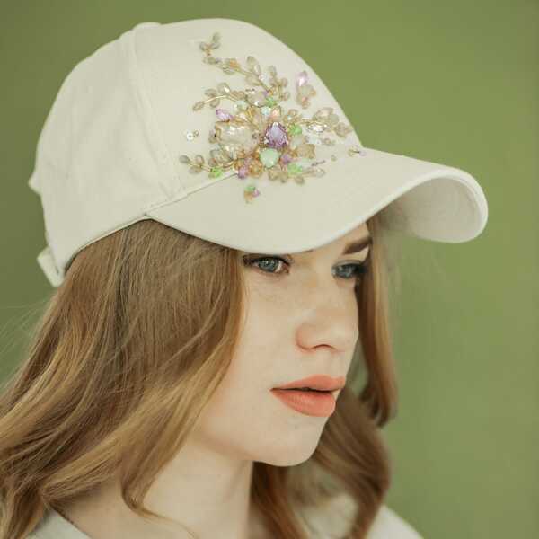 Кепка с вышивкой мини