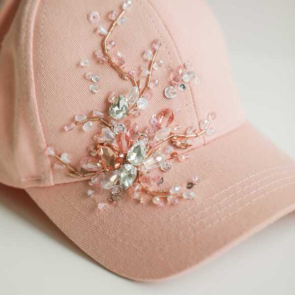 Кепка с вышивкой minimal