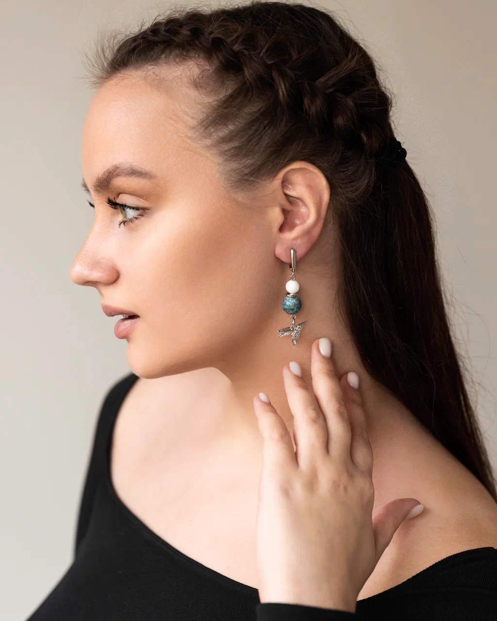 Колибри в синем апатите