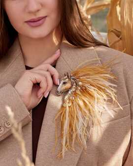 Лошадка Искра с гривой