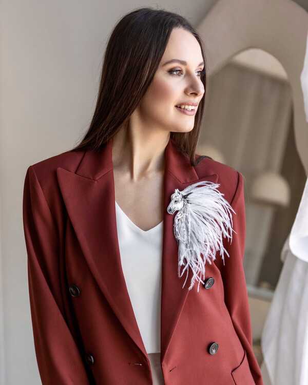 Лошадка Искра с гривой