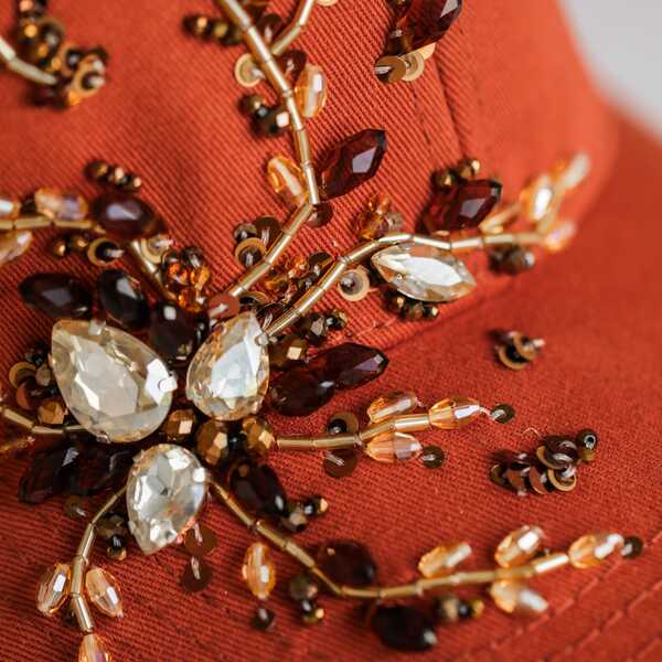 Кепка с вышивкой мини