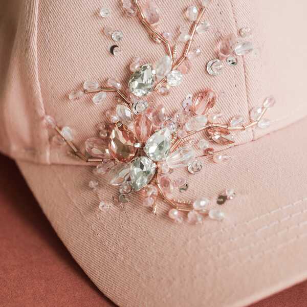 Кепка с вышивкой minimal