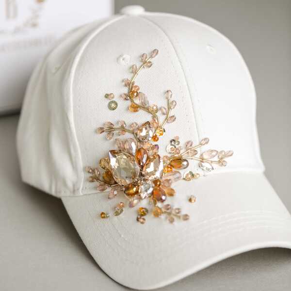 Кепка с вышивкой minimal