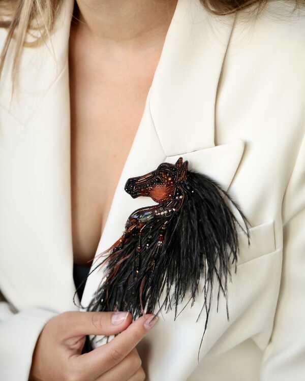 Лошадка Искра с гривой