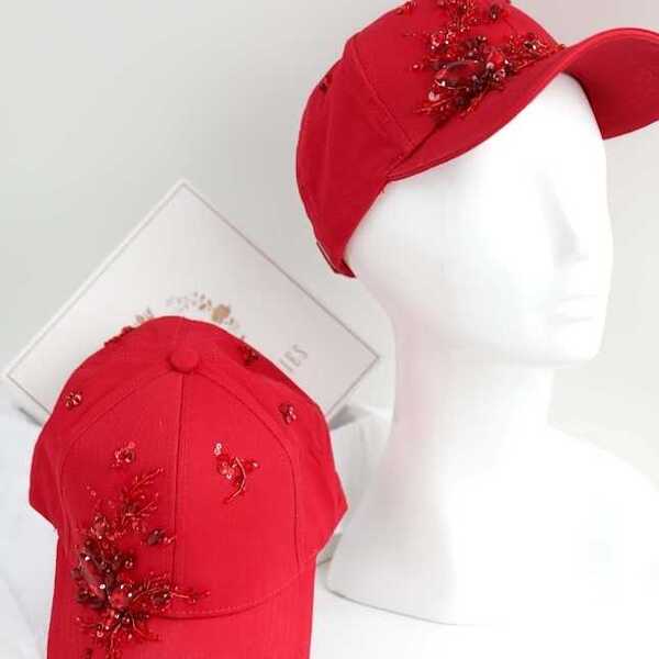 Кепка с вышивкой мини