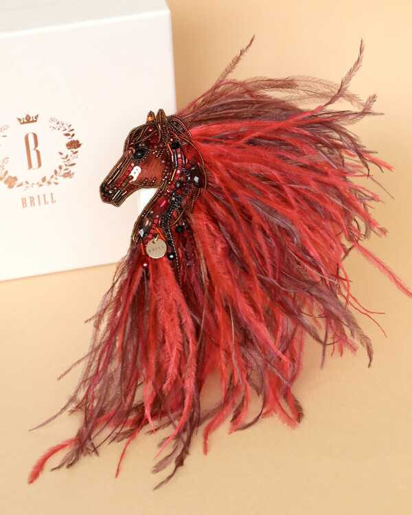 Лошадка Искра с гривой