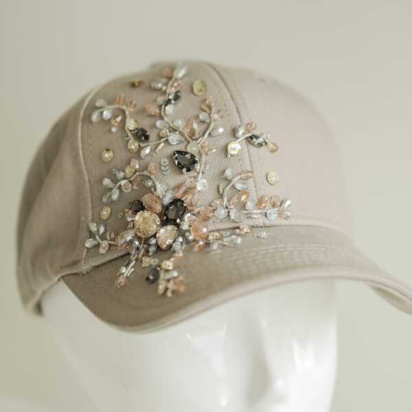 Кепка с вышивкой minimal