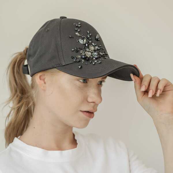 Кепка с вышивкой мини