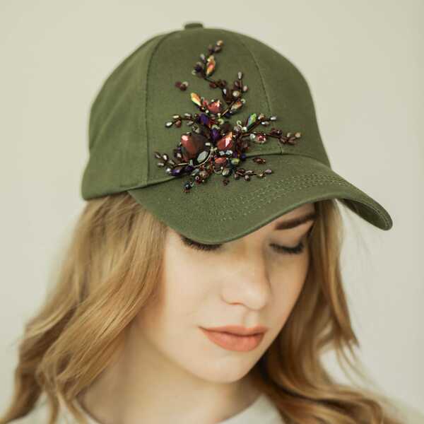 Кепка с вышивкой мини