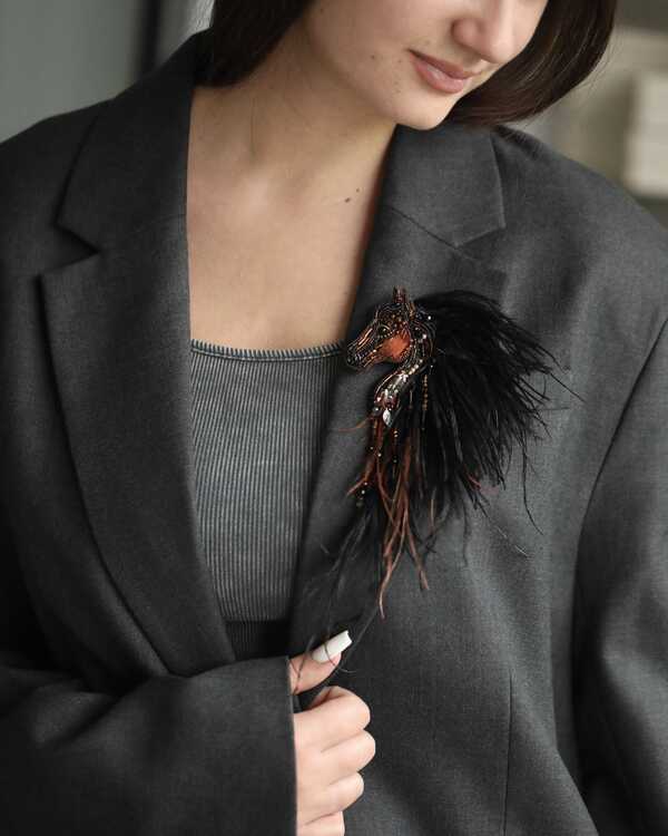 Лошадка Искра с гривой