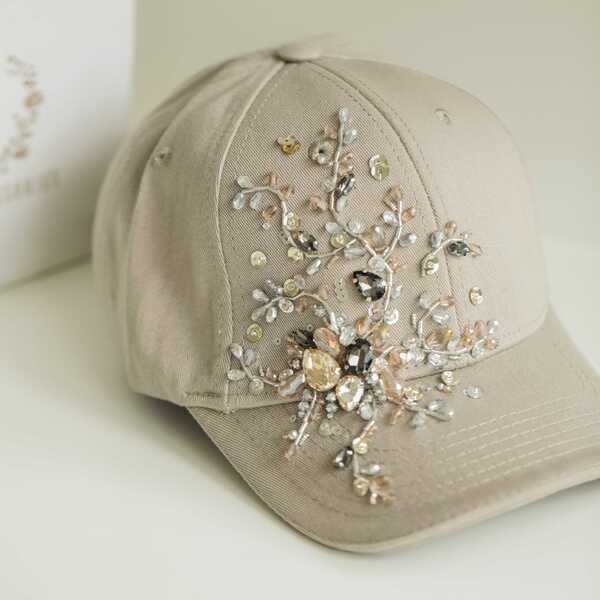 Кепка с вышивкой minimal