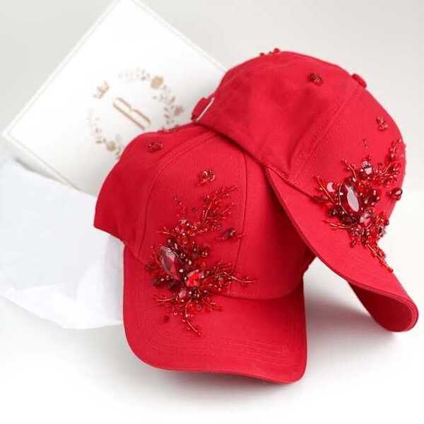 Кепка с вышивкой мини