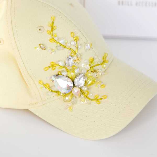 Кепка с вышивкой minimal