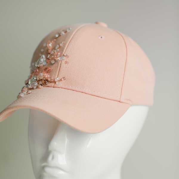 Кепка с вышивкой minimal