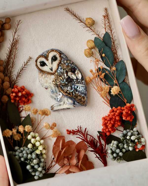 Подарочная коробка с флористическим оформлением