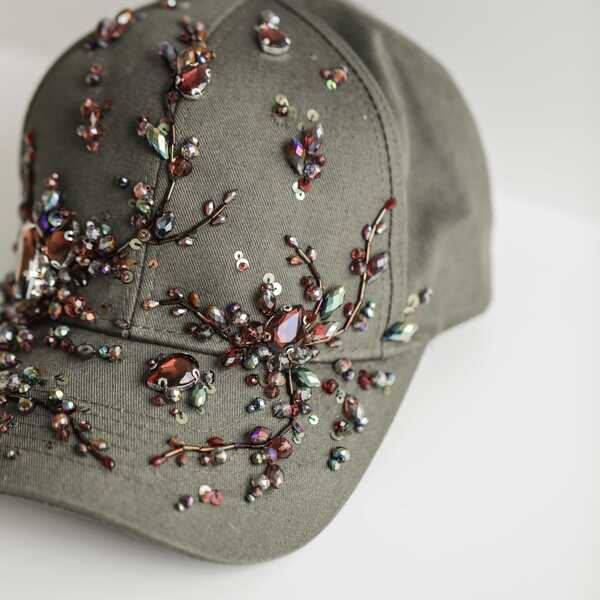 Кепка с вышивкой