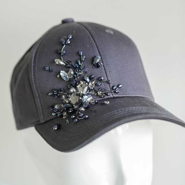 Кепка с вышивкой мини