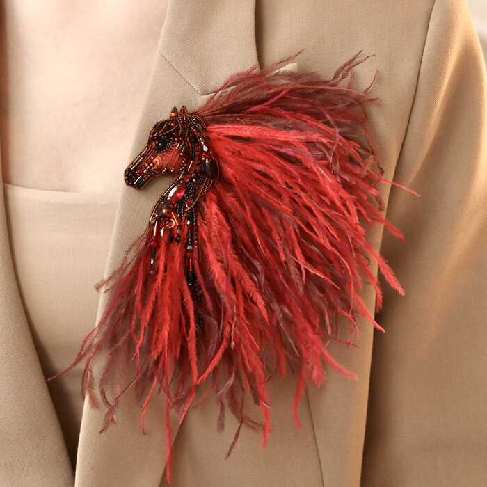 Лошадка Искра с гривой