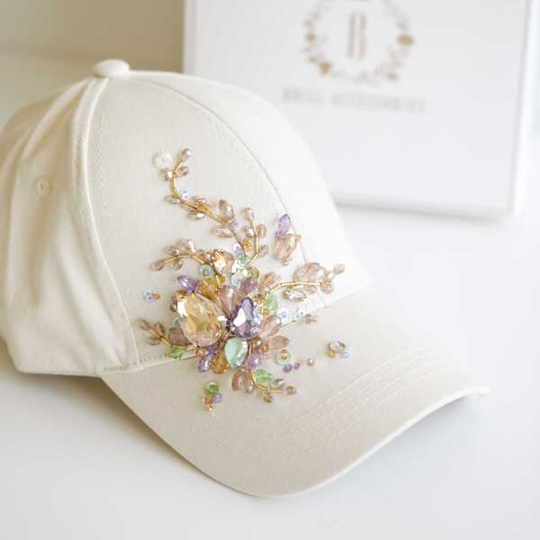 Кепка с вышивкой мини