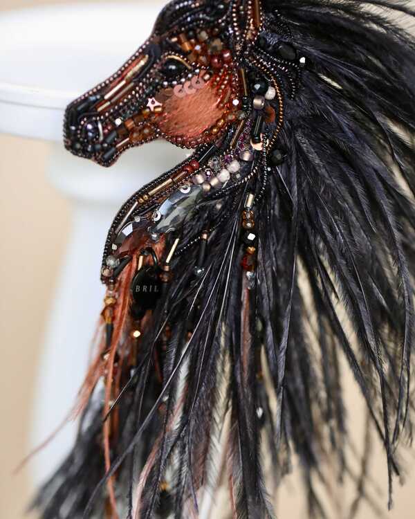 Лошадка Искра с гривой