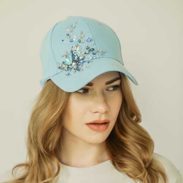 Кепка с вышивкой minimal