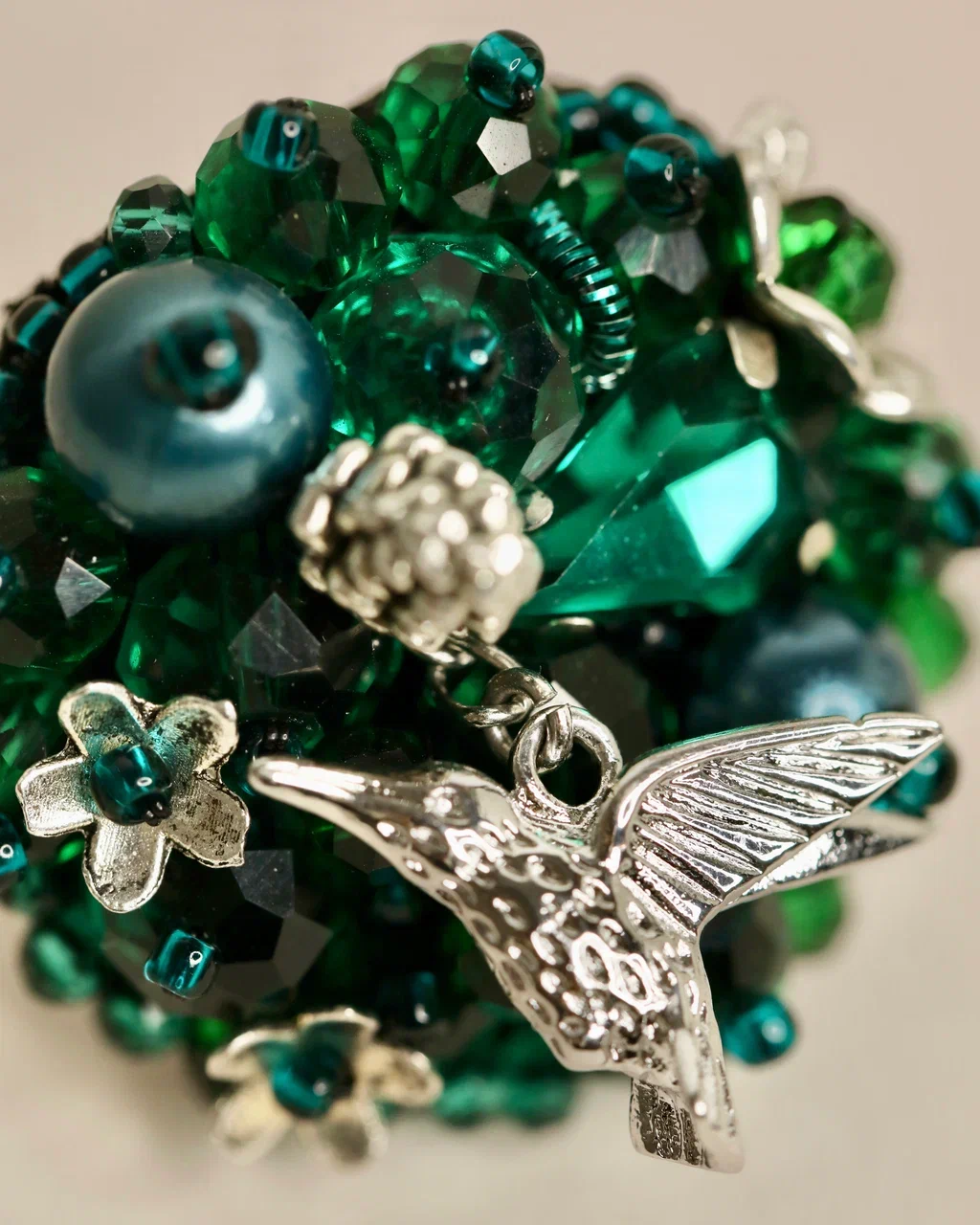 Колибри в изумрудном цвете