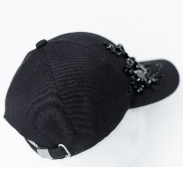 Кепка с вышивкой minimal