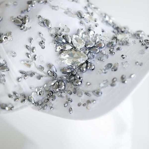 Кепка с массивной вышивкой 